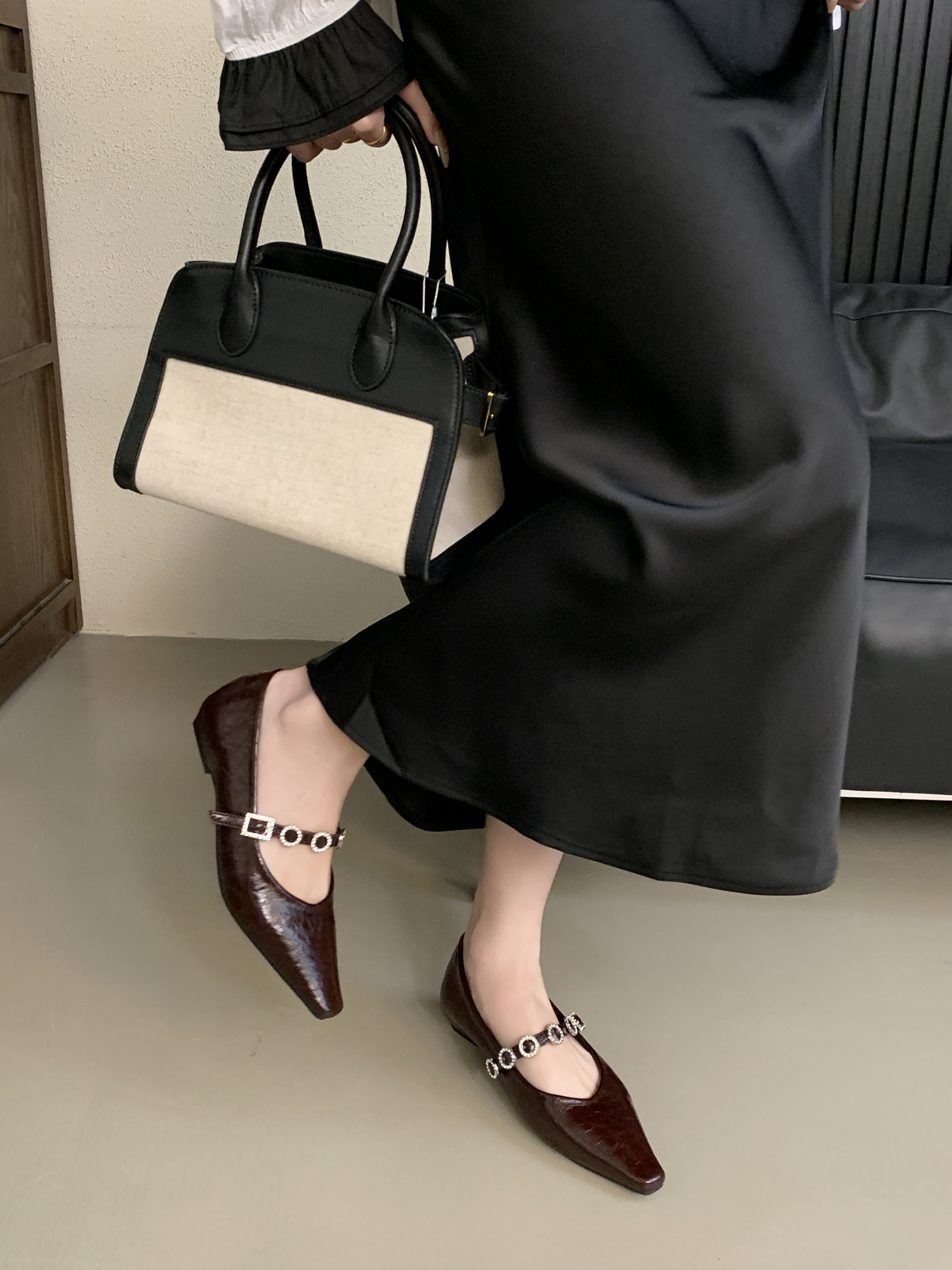 2025 Spring Pointed Toe Mary Jane Shoes for Women Korean Style Low Heel with Metal Chain - Image 3