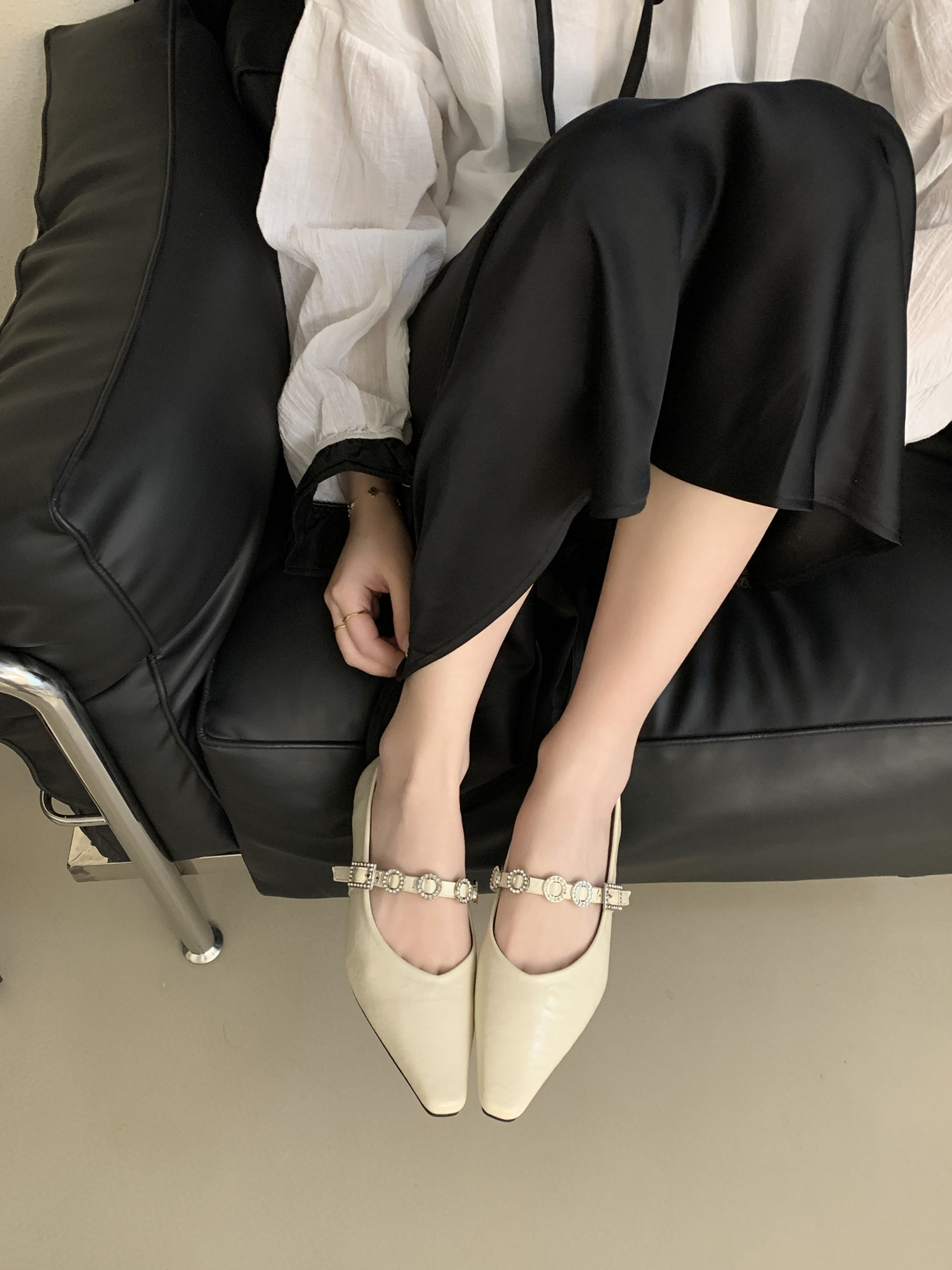 2025 Spring Pointed Toe Mary Jane Shoes for Women Korean Style Low Heel with Metal Chain - Image 4